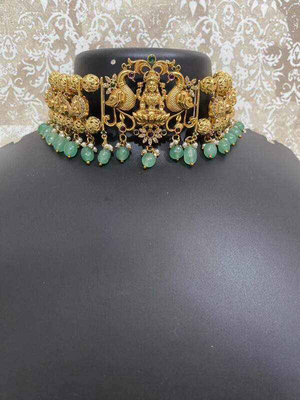Monalisa Beads Choker